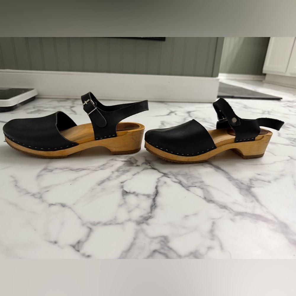 Kurier Black Leather Wooden Handmade Clogs